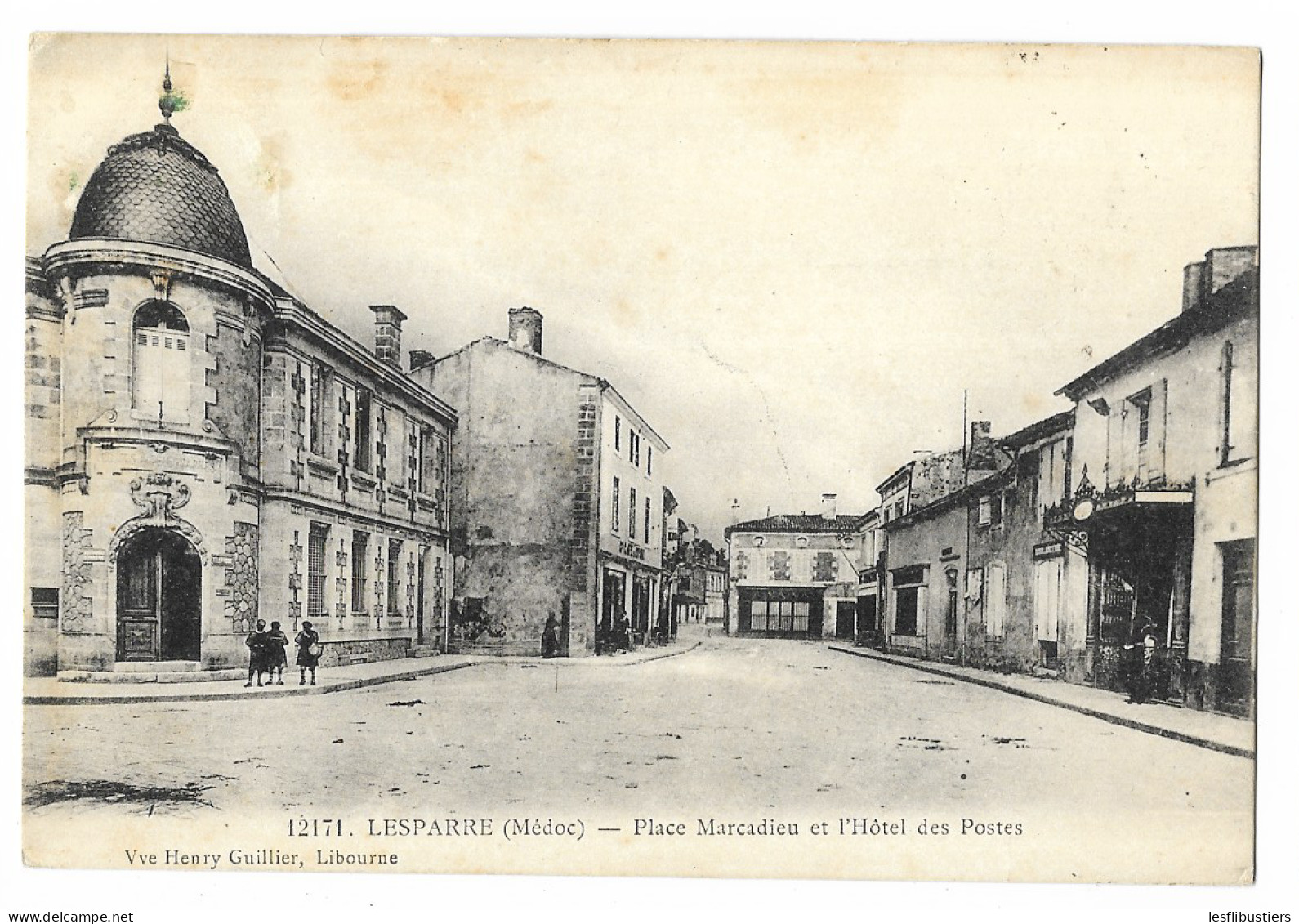 CPA 33 LESPARRE Place Marcadieu Et L' Hôtel Des Postes - Lesparre Medoc