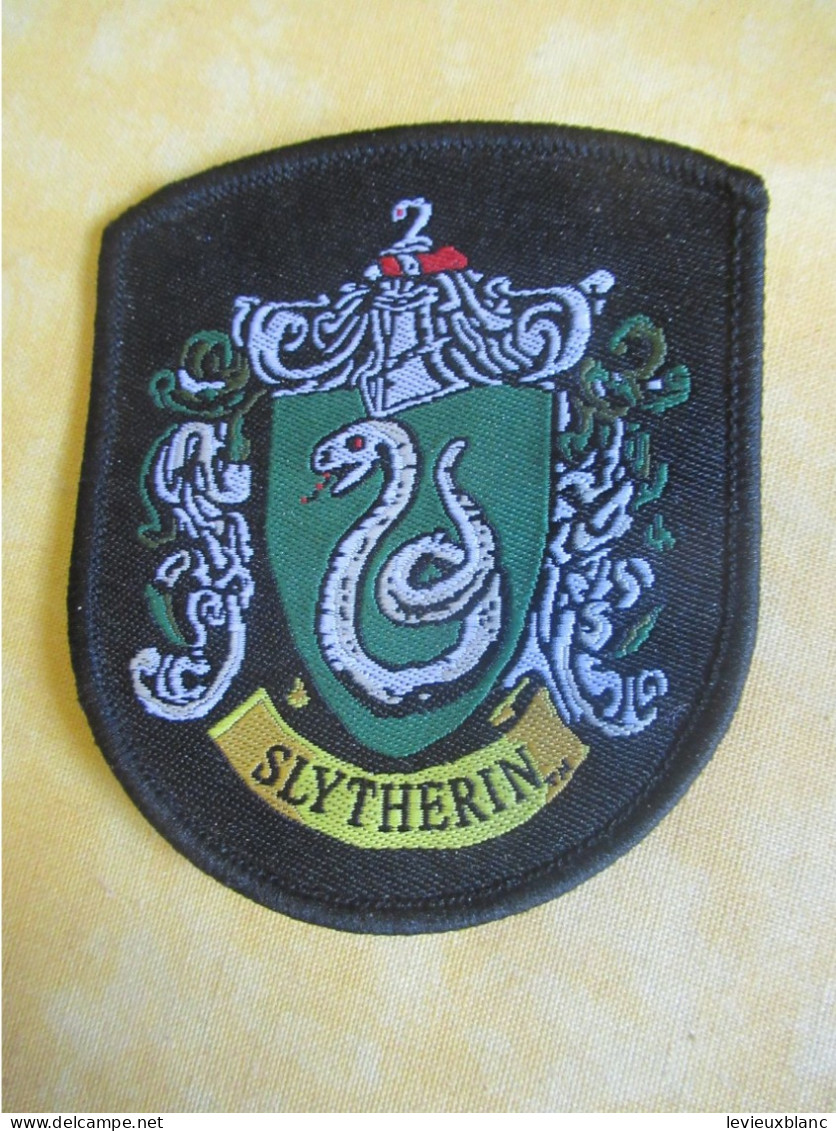 Harry Potter / Ecusson  SLYTHERIN / Serpent/ Vers 2000-2005          ET556 - Blazoenen (textiel)