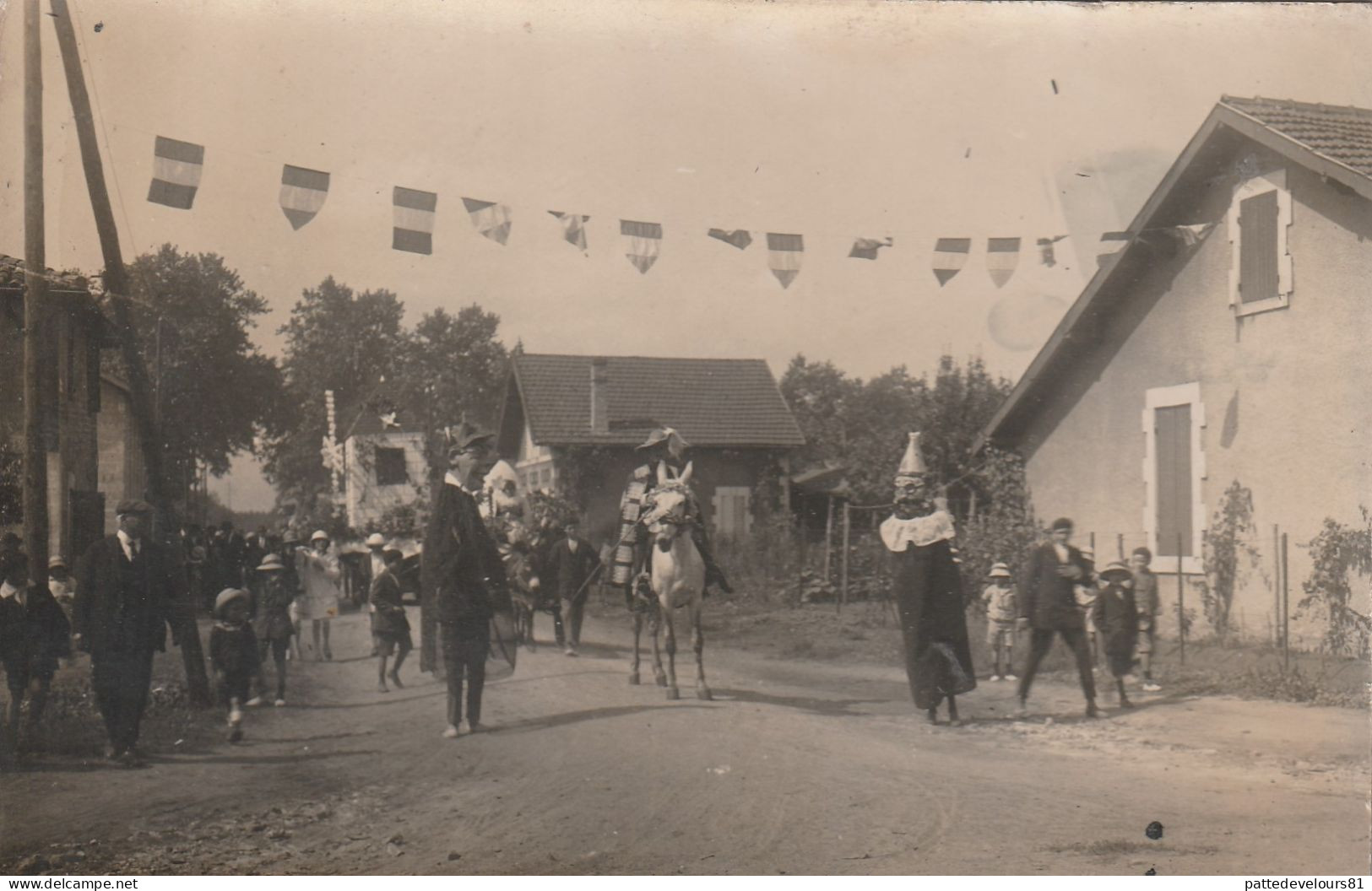 CPA - PHOTO Carte-Photo (40) MORCENX Défilé Carnaval Grosse-tête Costumes Coutumes Traditions - Morcenx