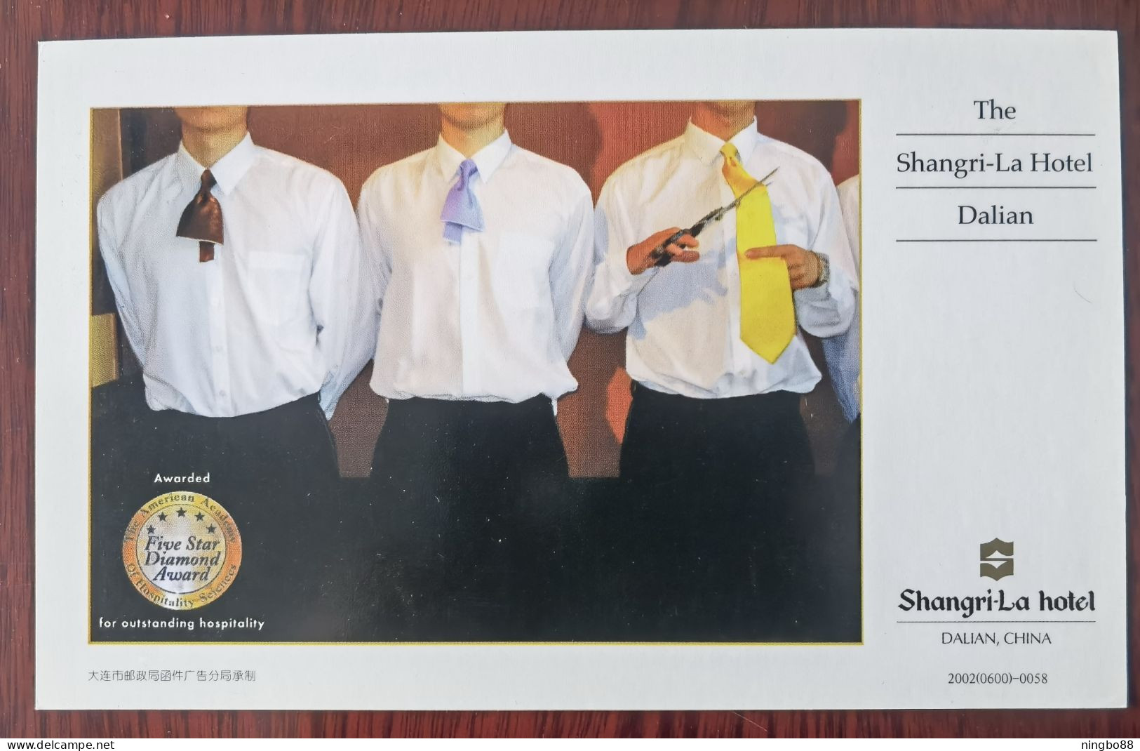 Beverage Waiter Cut The Tie Short,China 2002 Dalian Shangri-La Hotel Five Star Diamond Award Pre-stamped Card - Hotels, Restaurants & Cafés