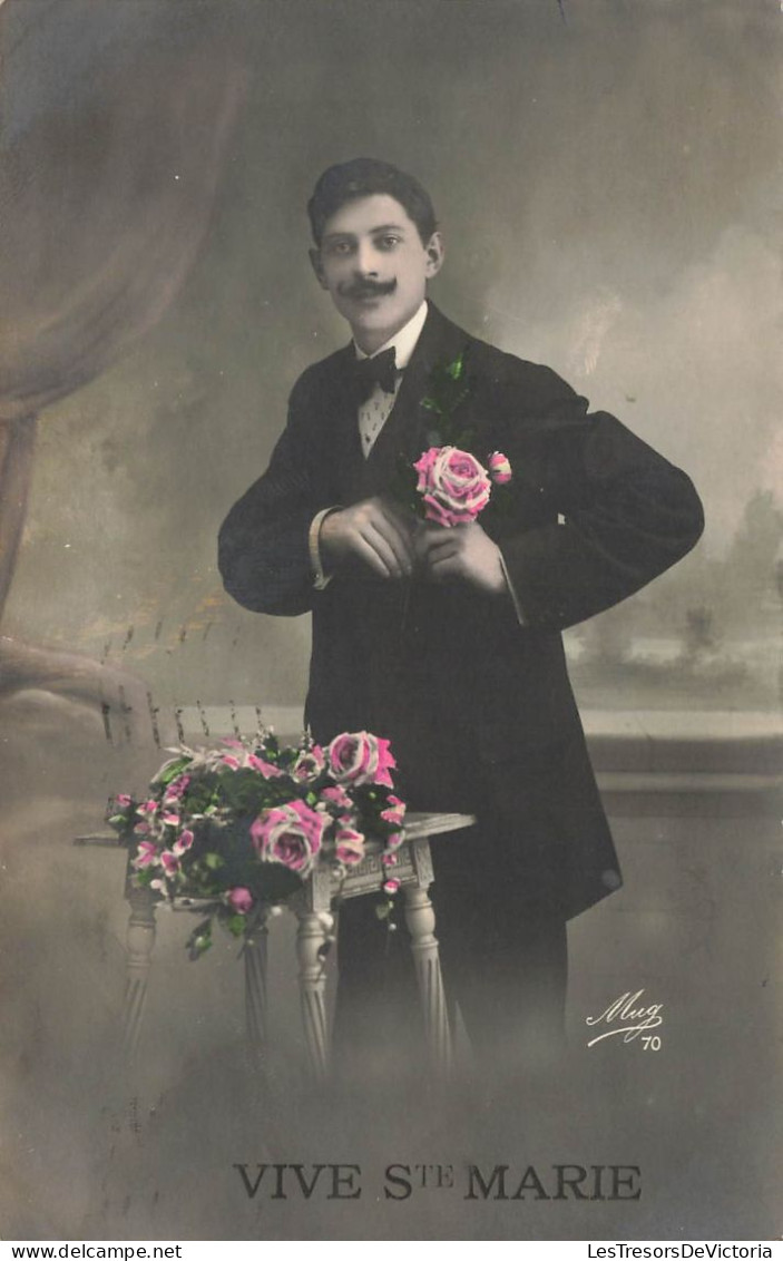 FANTAISIE - Homme - Vive Ste Marie - Boutonnière à Fleurs - Roses - Colorisé - Carte Postale Ancienne - Hombres