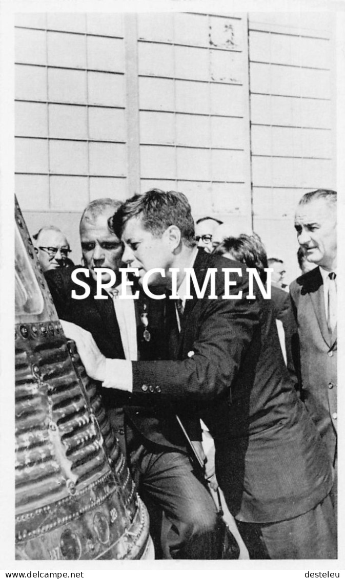 JFK - President John F. Kennedy And Asytronaut John H. Glenn - Hommes Politiques & Militaires