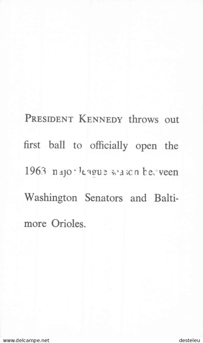 JFK - President John F. Kennedy Throws Out First Ball  1963 Baltimore - Hommes Politiques & Militaires