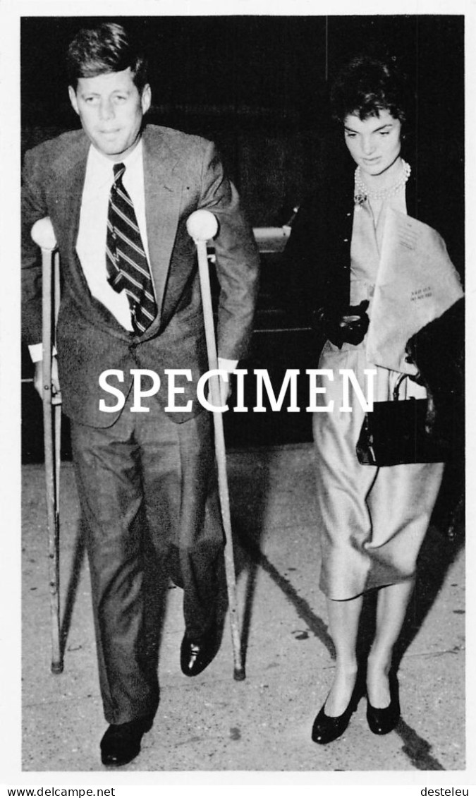 JFK - President John F. Kennedy Crutches To New York Hospital 1654 - Hommes Politiques & Militaires