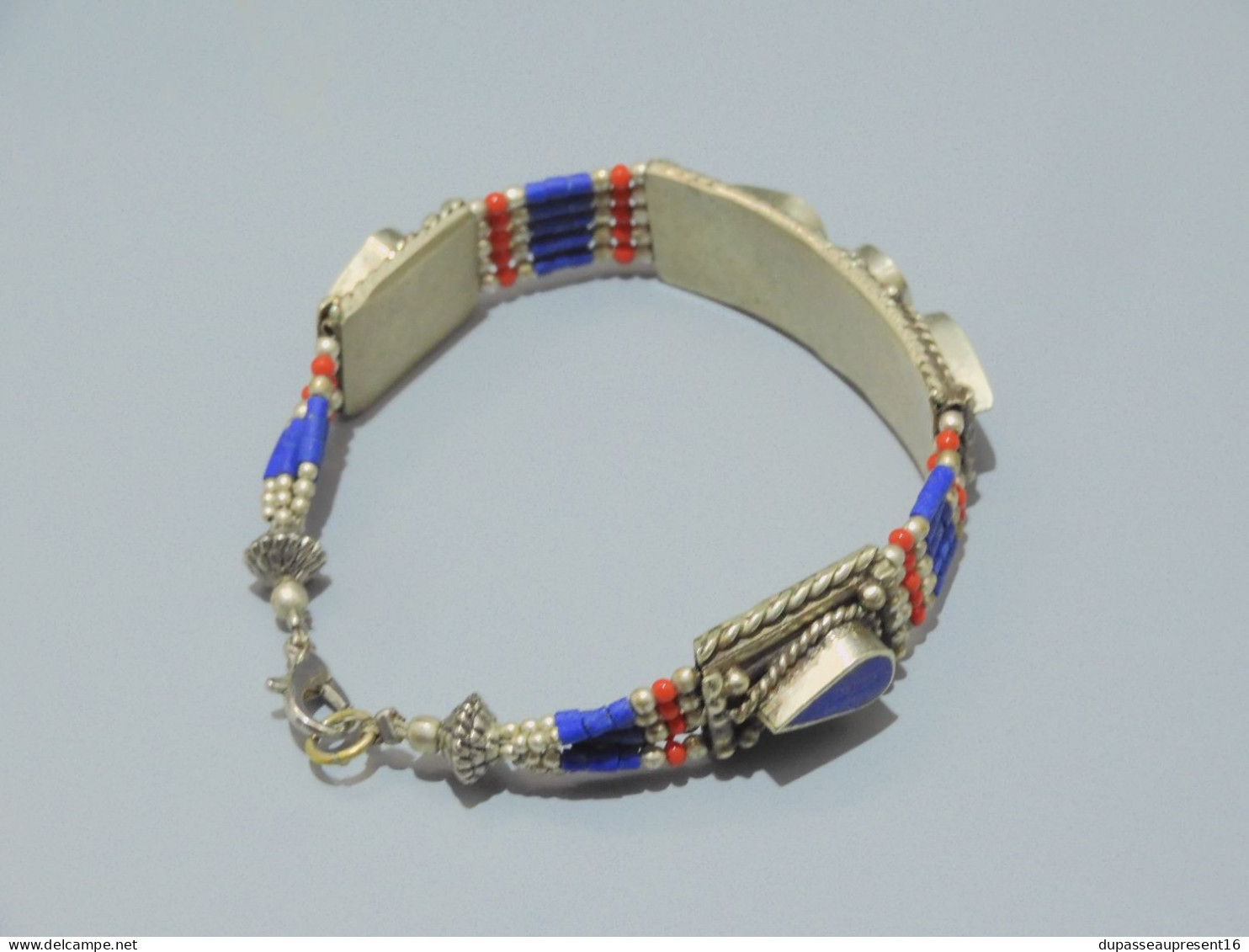 -JOLI ANCIEN BRACELET FANTAISIE Argenté et Résine ou émail ORIENT BIJOU   E