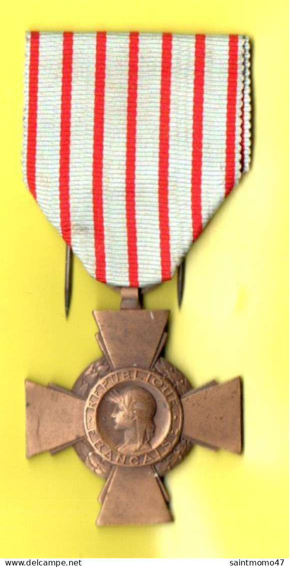 MILITARIA . RÉPUBLIQUE FRANCAISE . CROIX DU COMBATTANT - Réf. N°139M - - Frankreich