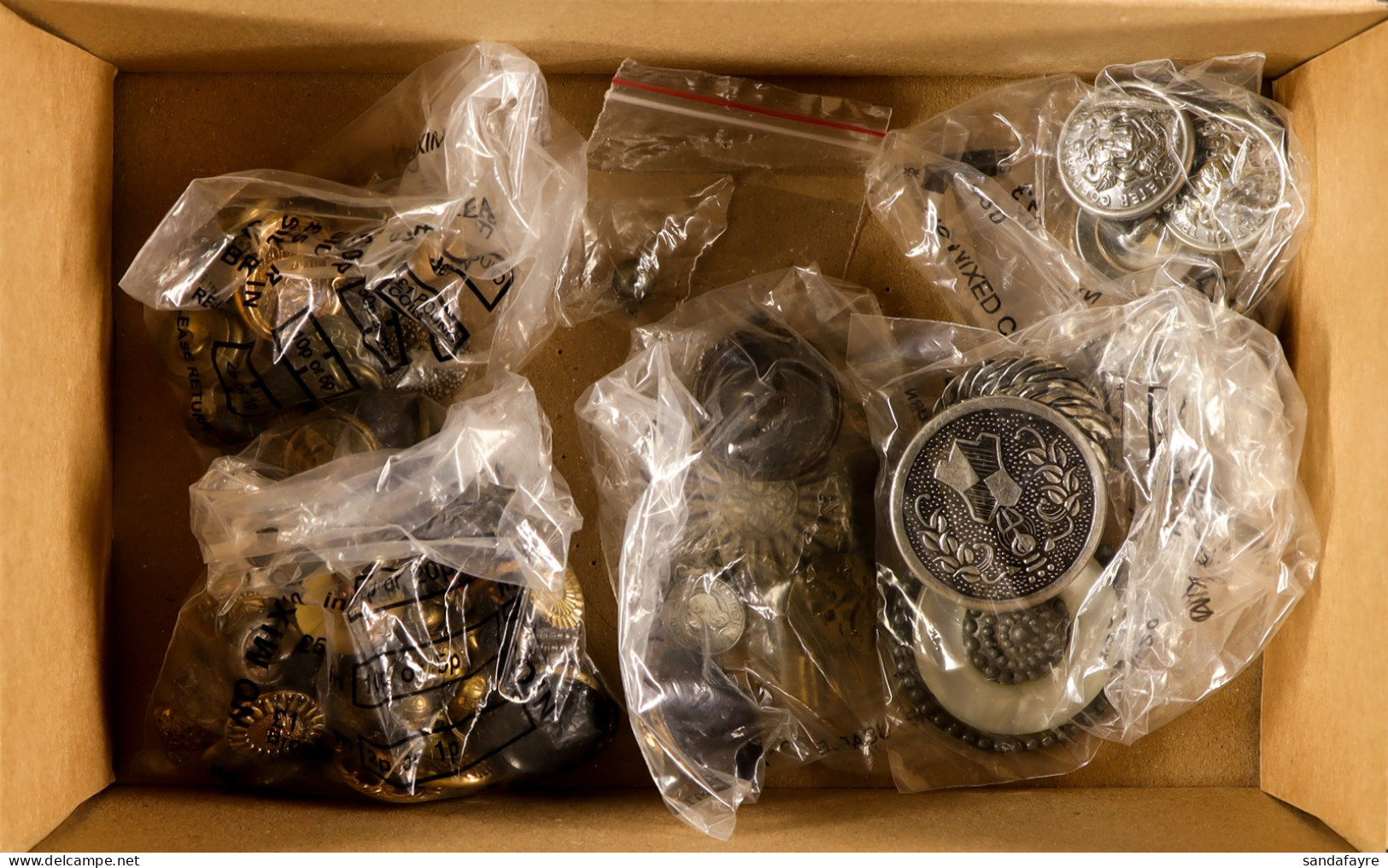 COLLECTION OF BUTTONS. Includes Exeter Transport Corporation, Military Related, And Decorative (approx 90) - Sonstige & Ohne Zuordnung