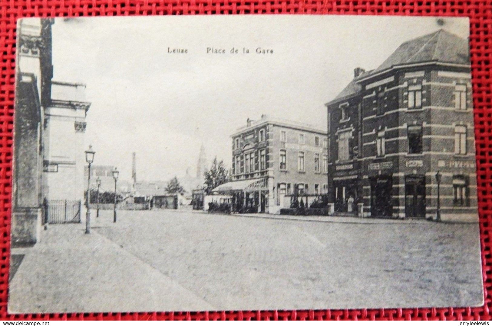 LEUZE  -  Place De La Gare - Leuze-en-Hainaut