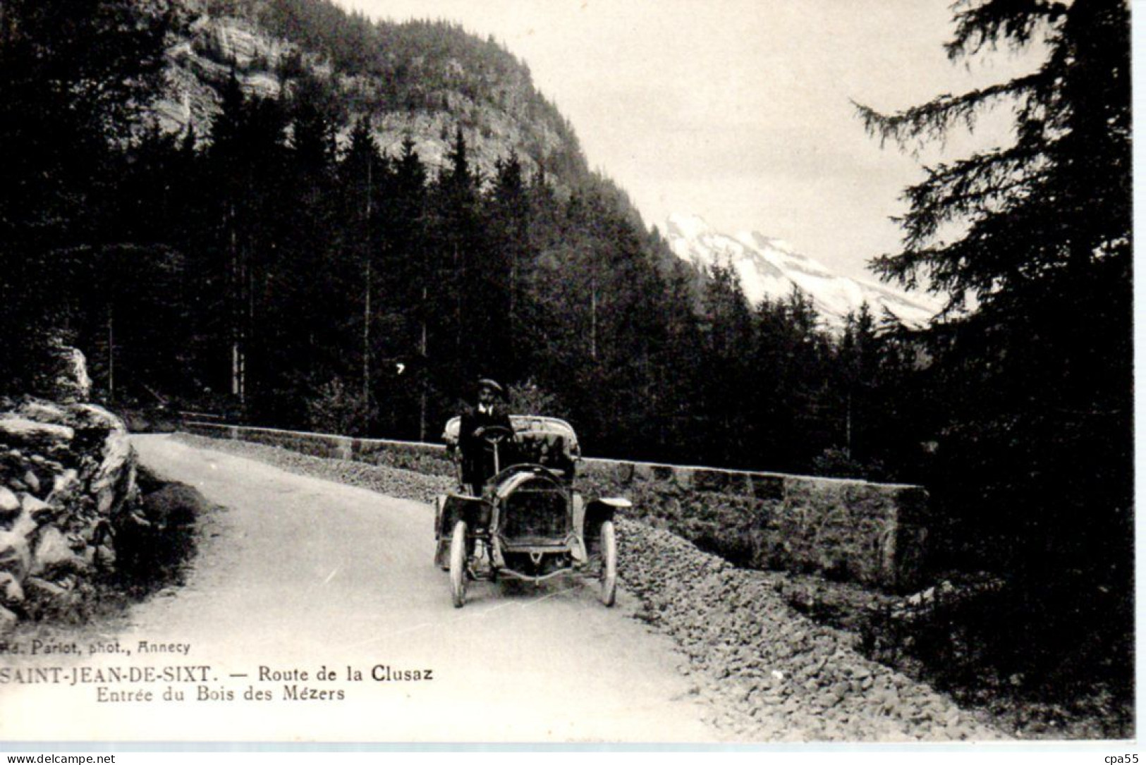 SAINT-JEAN DE SIXT  -  Route De La Clusaz  -  Entrée Des Bois De Mezers  -  Belle Automobile - Saint-Jean-de-Sixt