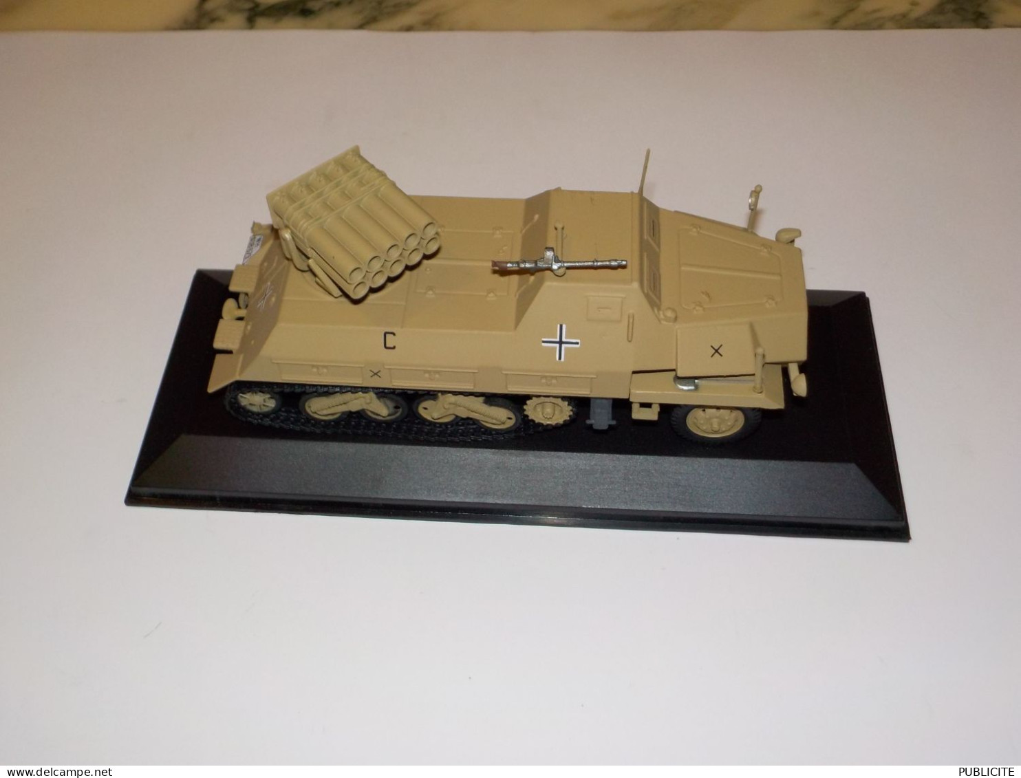 Miniature 1/43  15 Cm Panzerwerfer 42 1944 - Militares