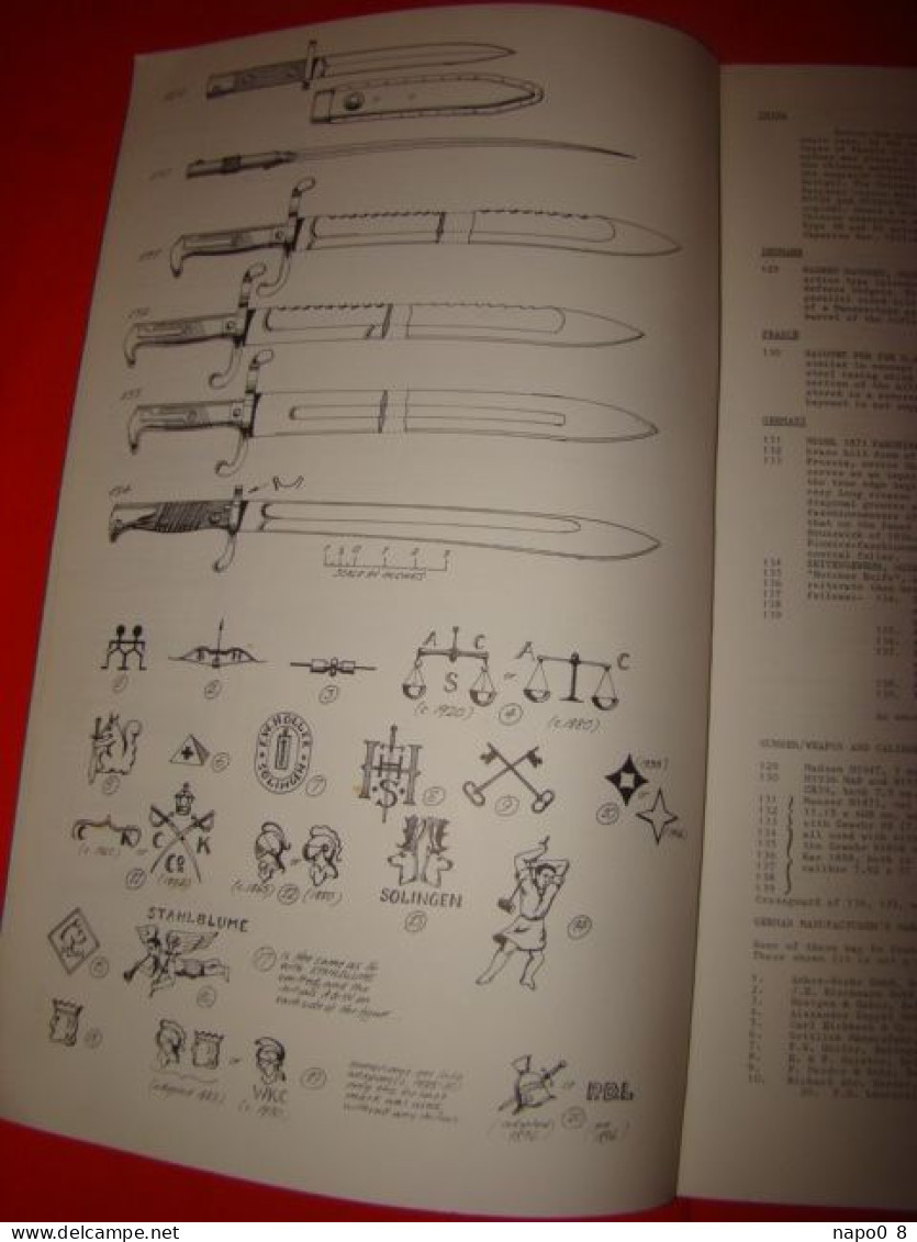 A PRIMER OF WORLD BAYONETS " Further Knife Sabre & Sosket Bayonets "  John Walter & Gordon Hughes - Engels