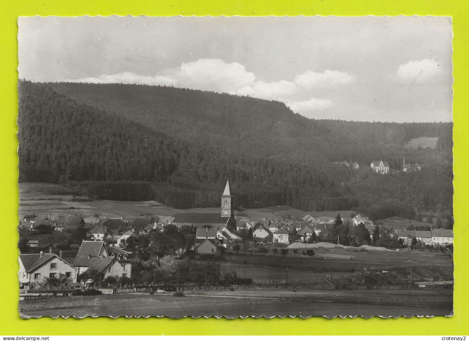 67 SAALES Vers Rothau N°772 Belle Vue Générale Dans Le Fond Le Sanatorium VOIR DOS - Rothau