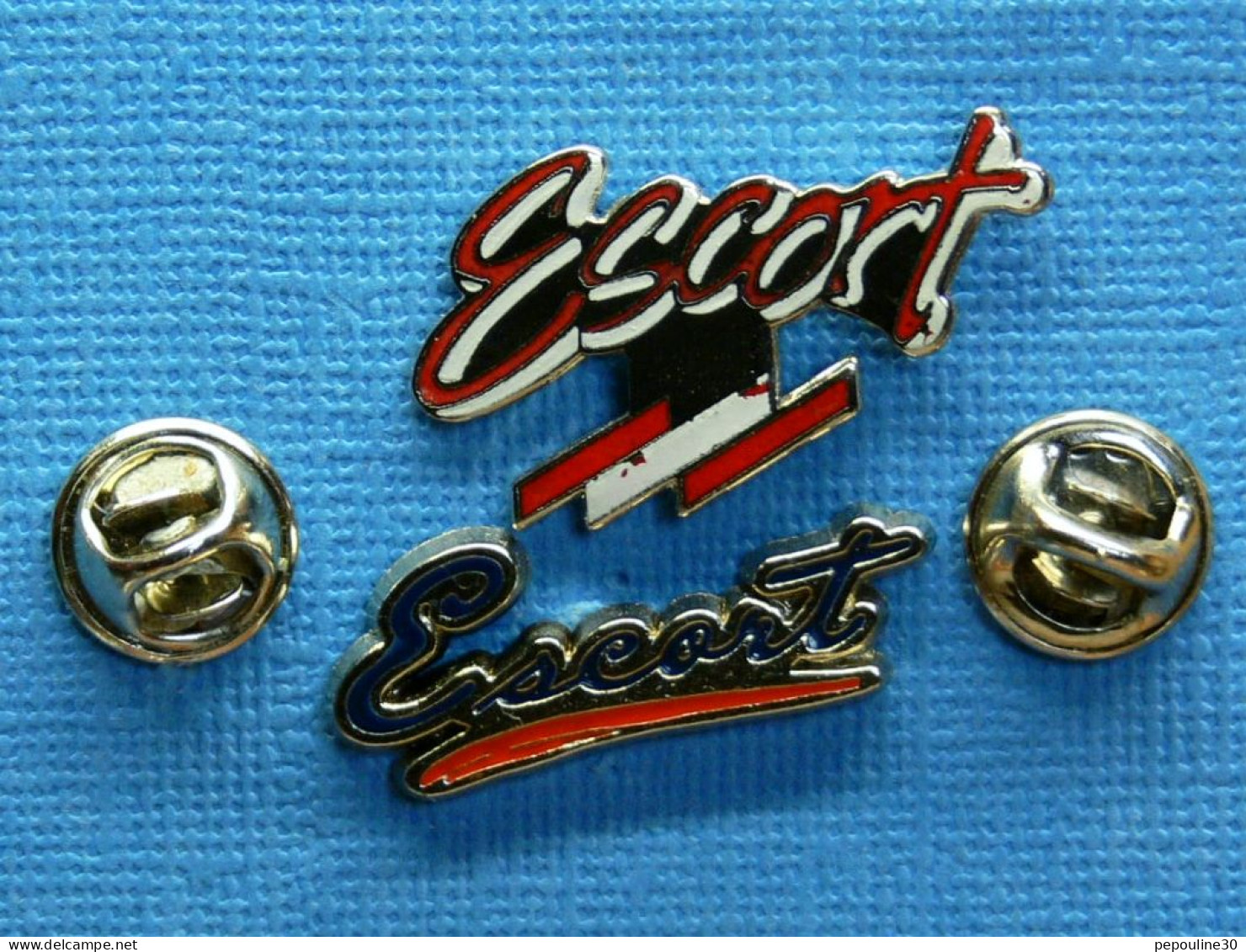 2 PIN'S /  ** LOGO / FORD ESCORT / 2 DIFFÉRENTS ** - Ford