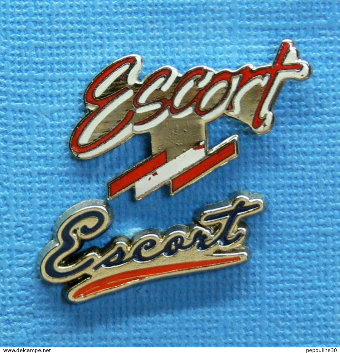 2 PIN'S /  ** LOGO / FORD ESCORT / 2 DIFFÉRENTS ** - Ford