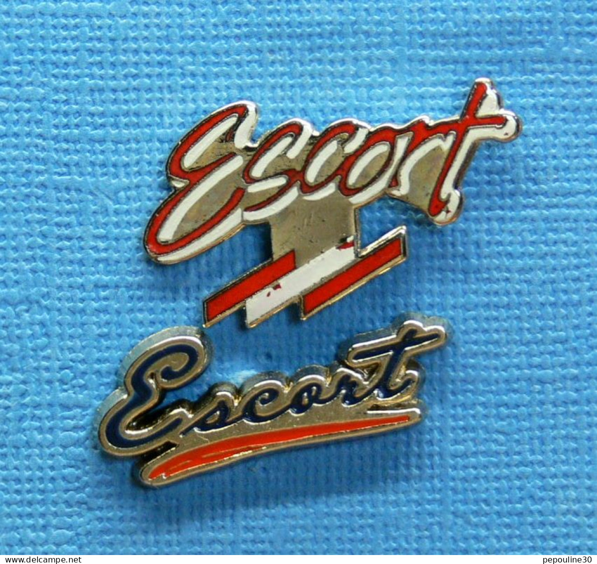 2 PIN'S /  ** LOGO / FORD ESCORT / 2 DIFFÉRENTS ** - Ford