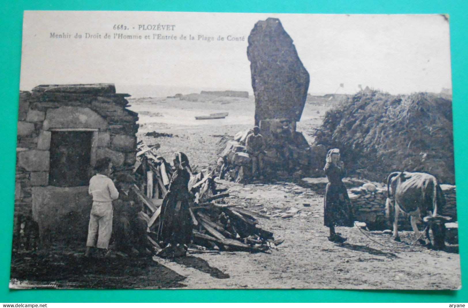 2262- CPA - PLOZEVET (29) - Menhir Du Droit De L'Homme Et L'Entrée De La Plage De Conté - Villard N° 6682 -2 - Plozevet