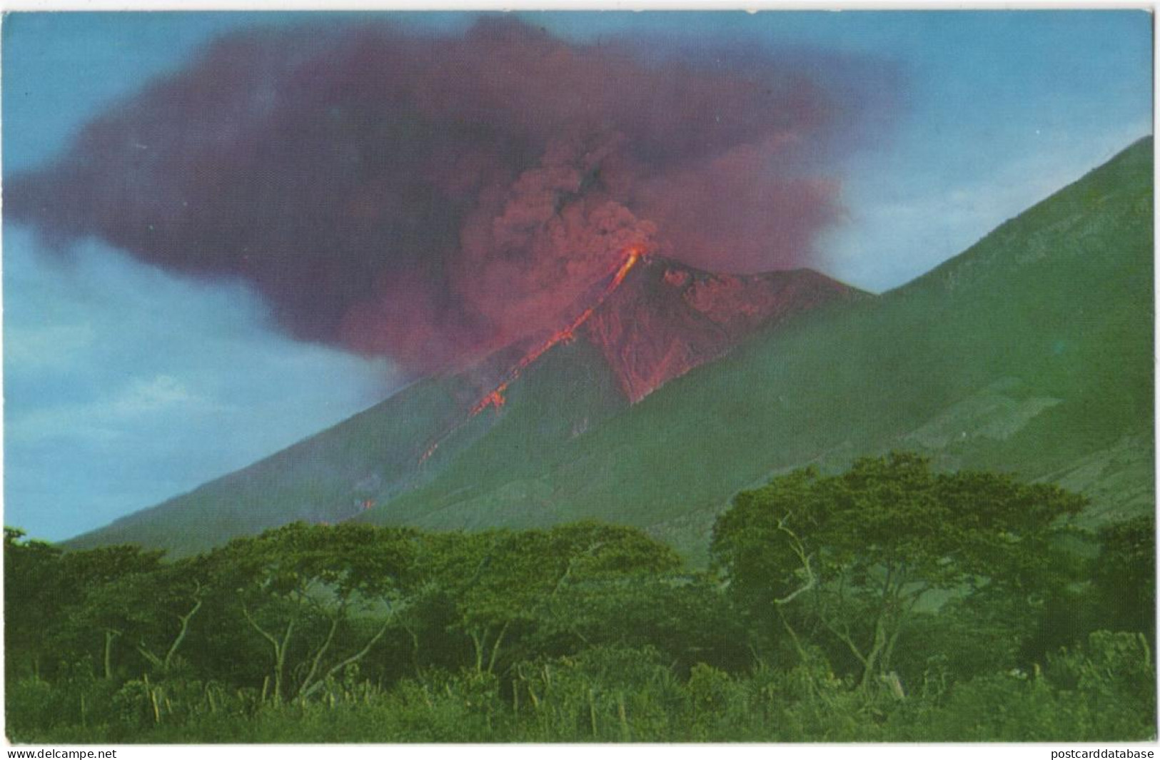 Volcan De Fuego En Erupcion - Guatemala - Guatemala