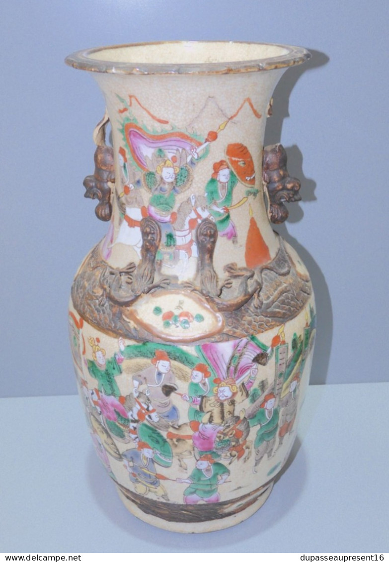 - ANCIEN VASE CHINE NANKIN Décor De Scènes De COMBATS Collection Déco ASIE    E - Andere & Zonder Classificatie