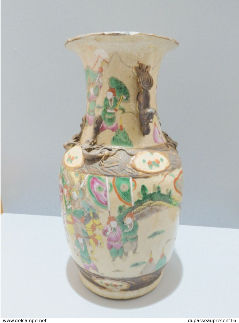 - ANCIEN VASE CHINE NANKIN décor de scènes de COMBATS collection déco ASIE    E