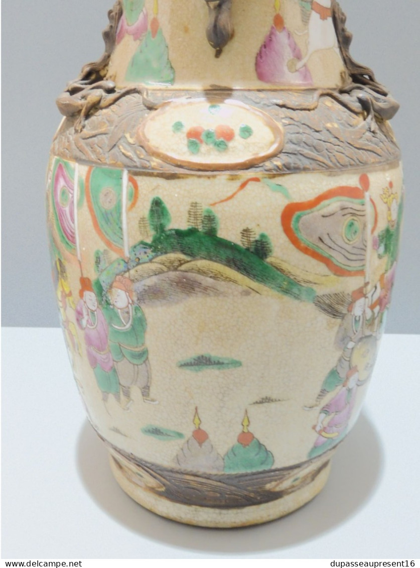 - ANCIEN VASE CHINE NANKIN décor de scènes de COMBATS collection déco ASIE    E