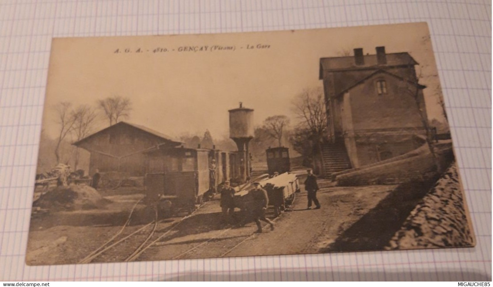 Carte Postale De  Gençay  La Gare - Gencay
