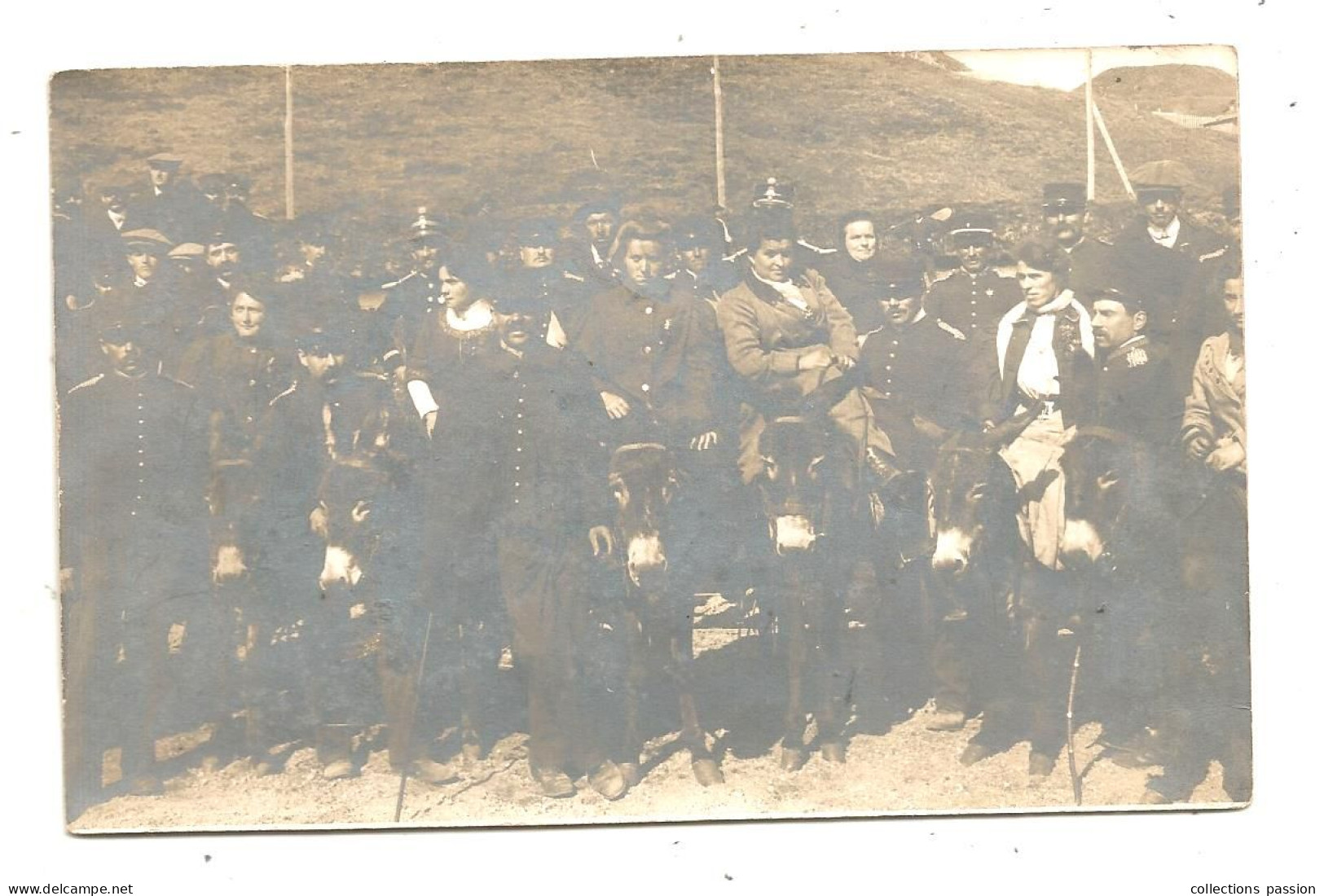 Cp, Carte Photo, Papiers Photographiques Duvau, Colombes, Militaria, Militaires , ânes, Femmes, Vierge - Personen