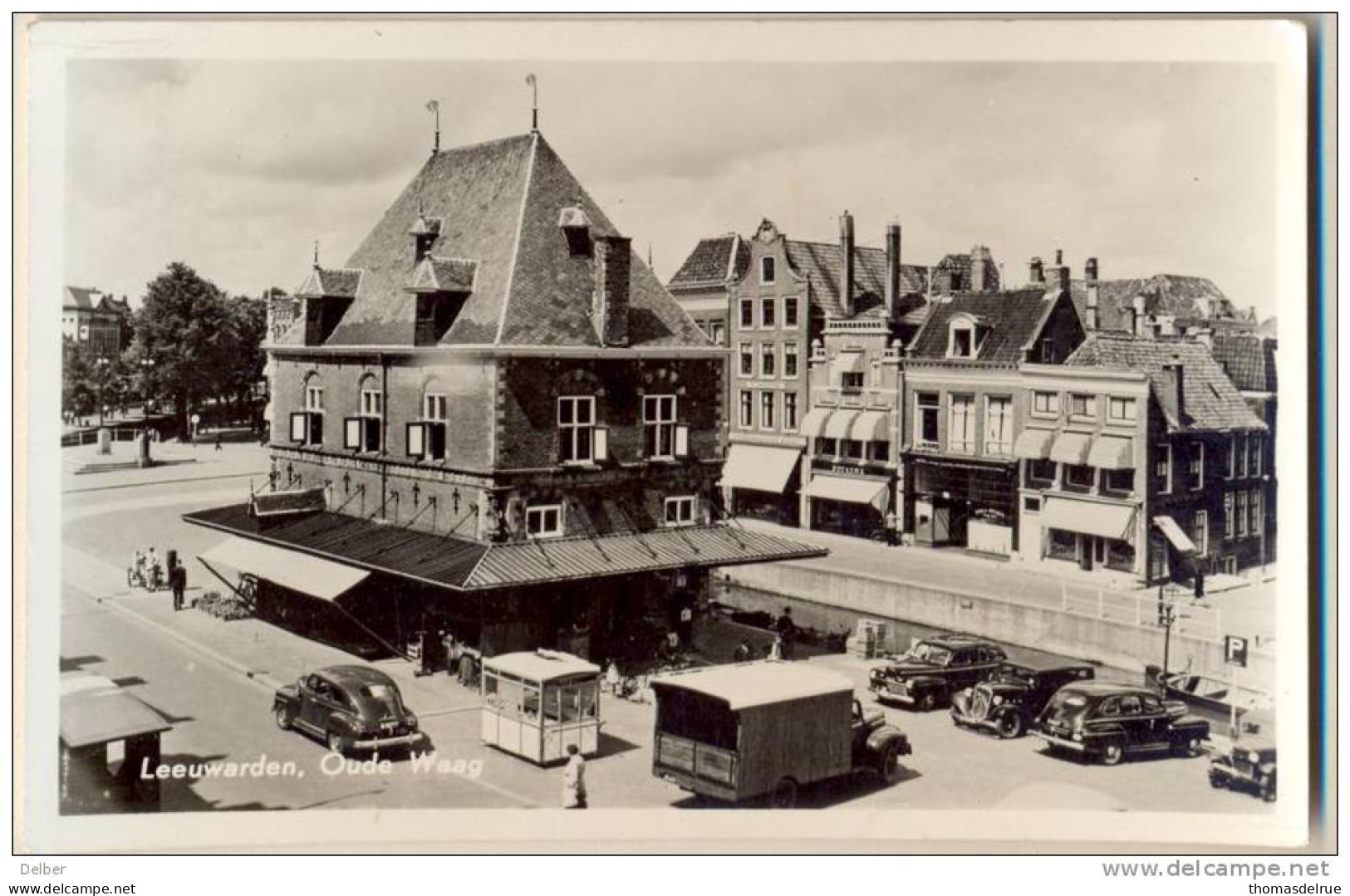_2n847: Leeuwarden , Oude Waag... Auto's - Leeuwarden