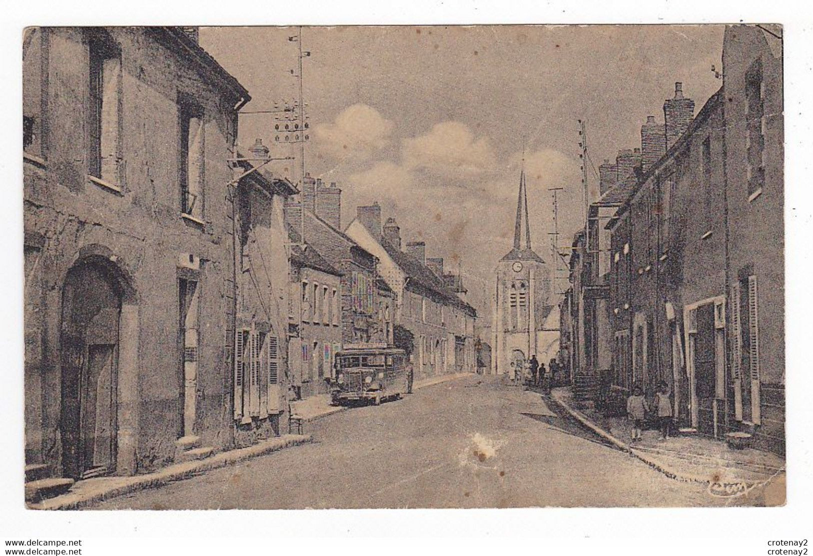 89 CHEROY Rue De L'Hôtel De Ville En 1955 VOIR ZOOMS Autocar Car BUS Ancien Fillettes VOIR DOS - Cheroy