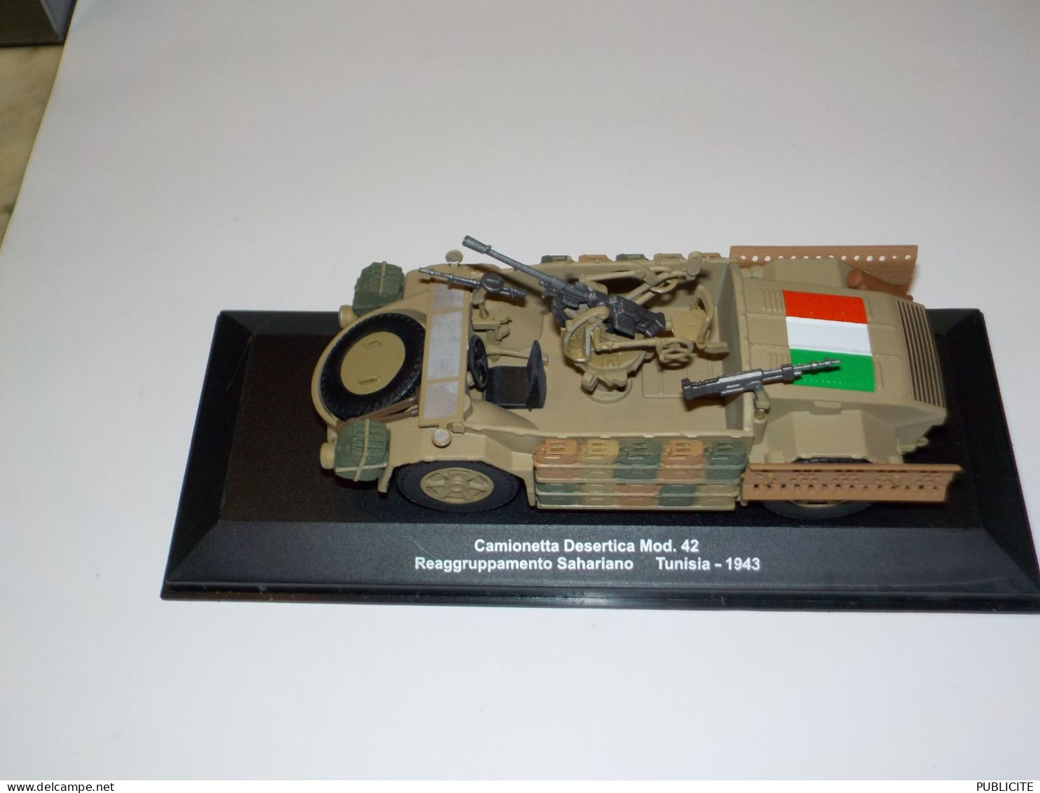 Miniature    Militaire 1/43  Camion Desert Mod 42 1943 - Militaria