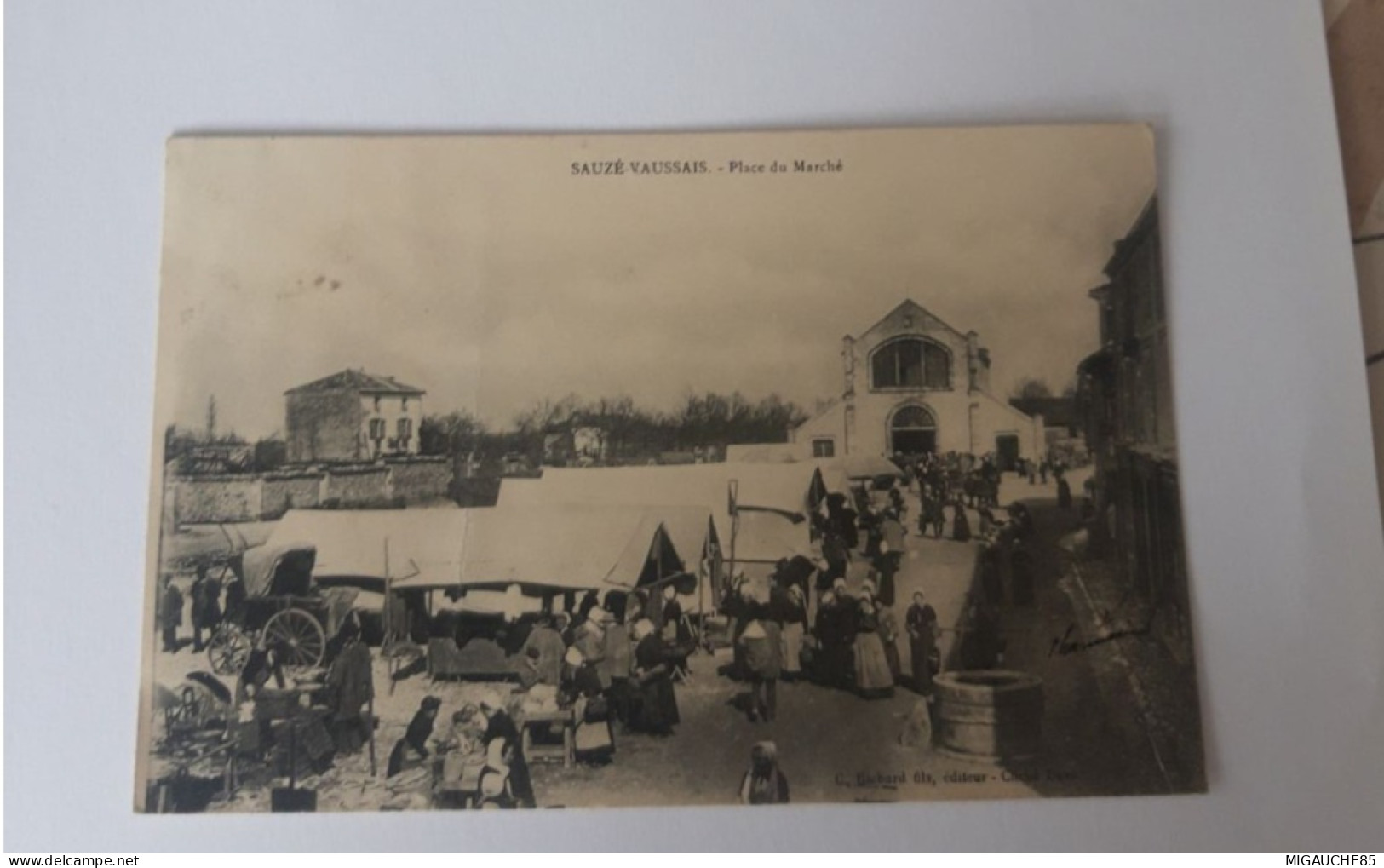 Carte  Postale   SAUZE -VAUSSAIS Place Du Marché - Sauze Vaussais