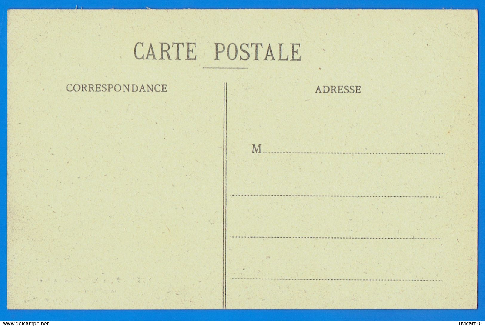 CPA GARD (30) - UZES - RUE DE LA REPUBLIQUE ET BOULEVARD GAMBETTA - Uzès