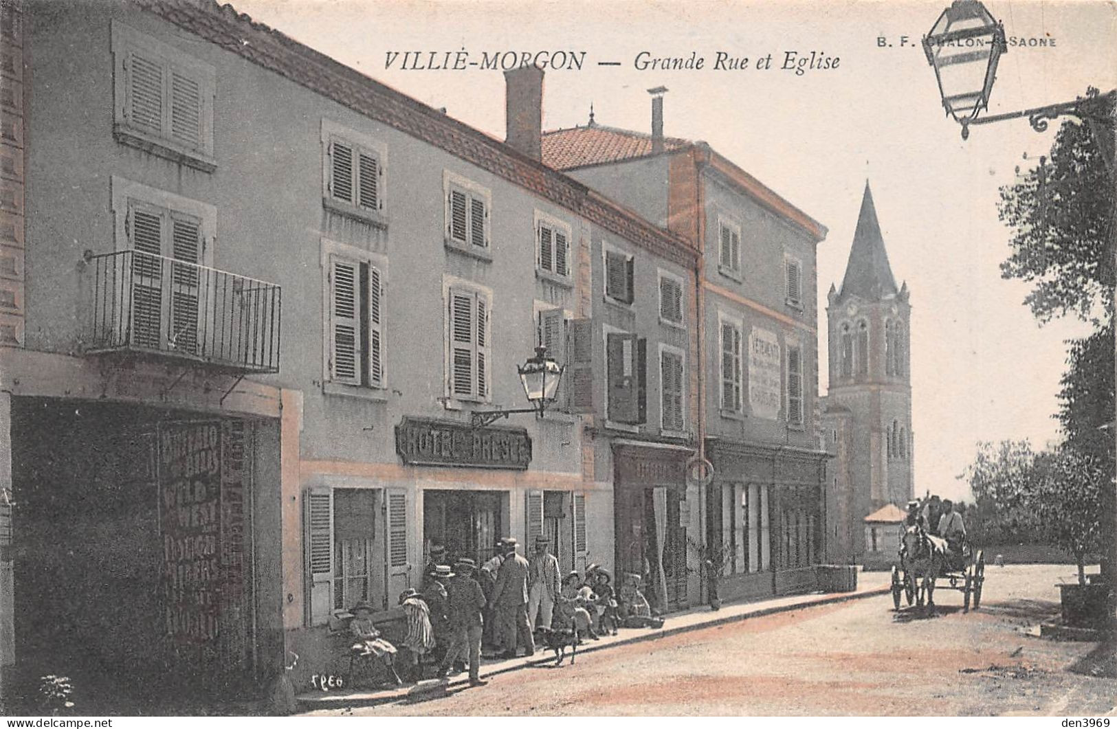 VILLIE-MORGON (Rhône) - Grande Rue Et Eglise - Attelage De Cheval, Hôtel Presle - Tirage Couleurs - Voyagé (2 Scans) - Villie Morgon