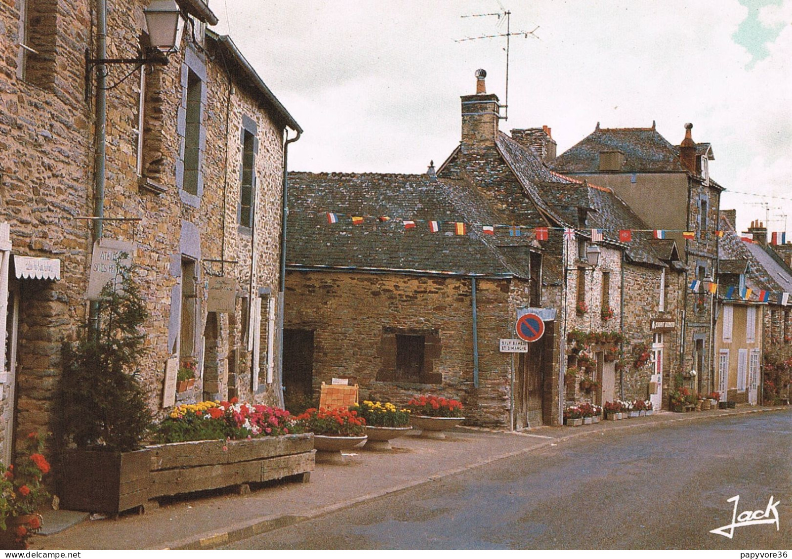 LA GACILLY (Morbihan) - La Rue Saint Vincent - Circuit Des Artisans - La Gacilly