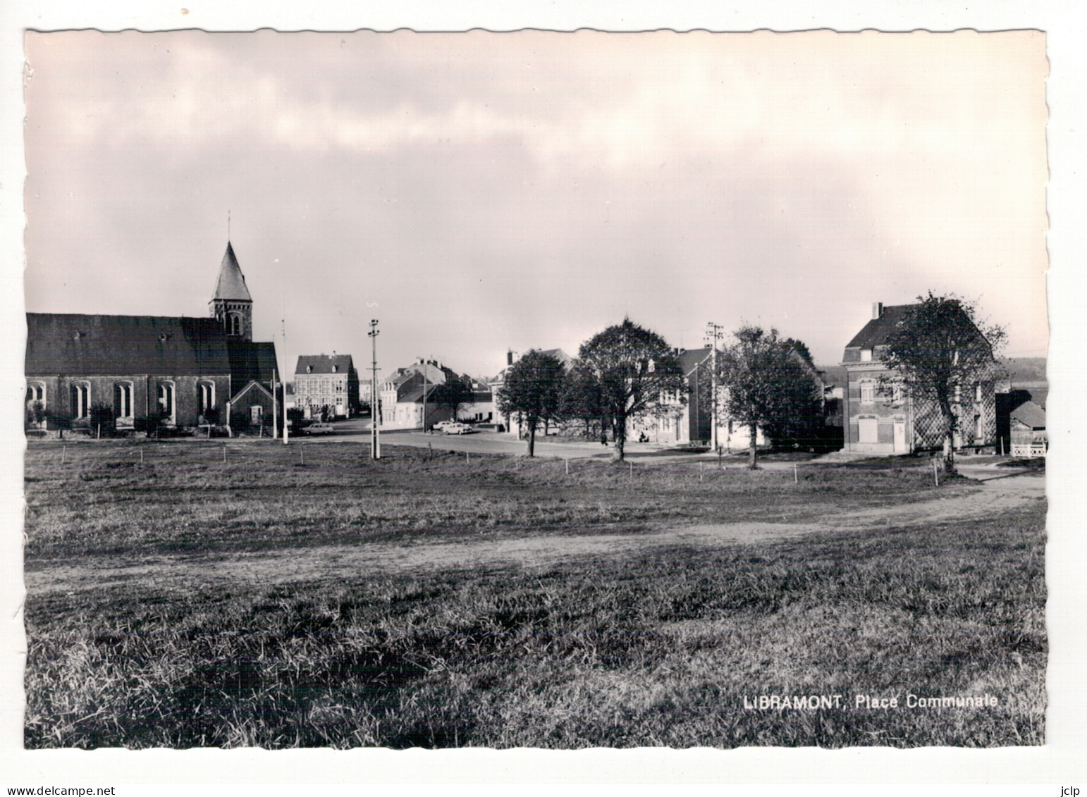 LIBRAMONT - Place Communale. - Libramont-Chevigny