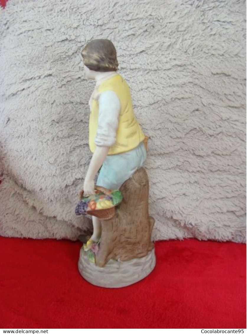 Statuette De Vendangeur En Biscuit - Other & Unclassified