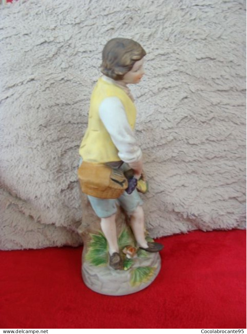 Statuette De Vendangeur En Biscuit - Sonstige & Ohne Zuordnung