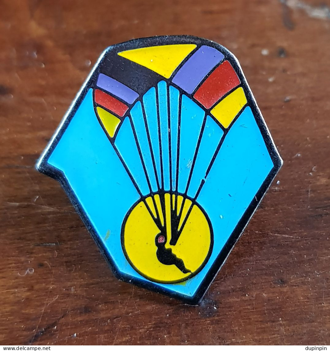 Pin's - Parachutisme - Parachutting