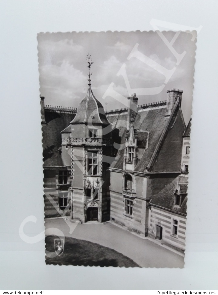 #CPA774 - Château D'Ainay-Le-Vieil - Cour Intérieure Carte Dentelée Papier Glacé - Ainay-le-Vieil