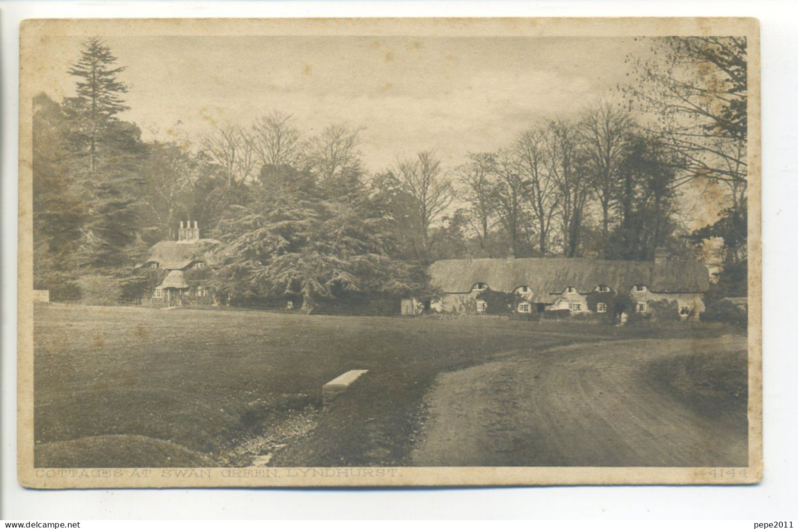 England Post Card  Hampshire, Cottages At Swan Green , Lyndhurst - Unusual View - Portsmouth