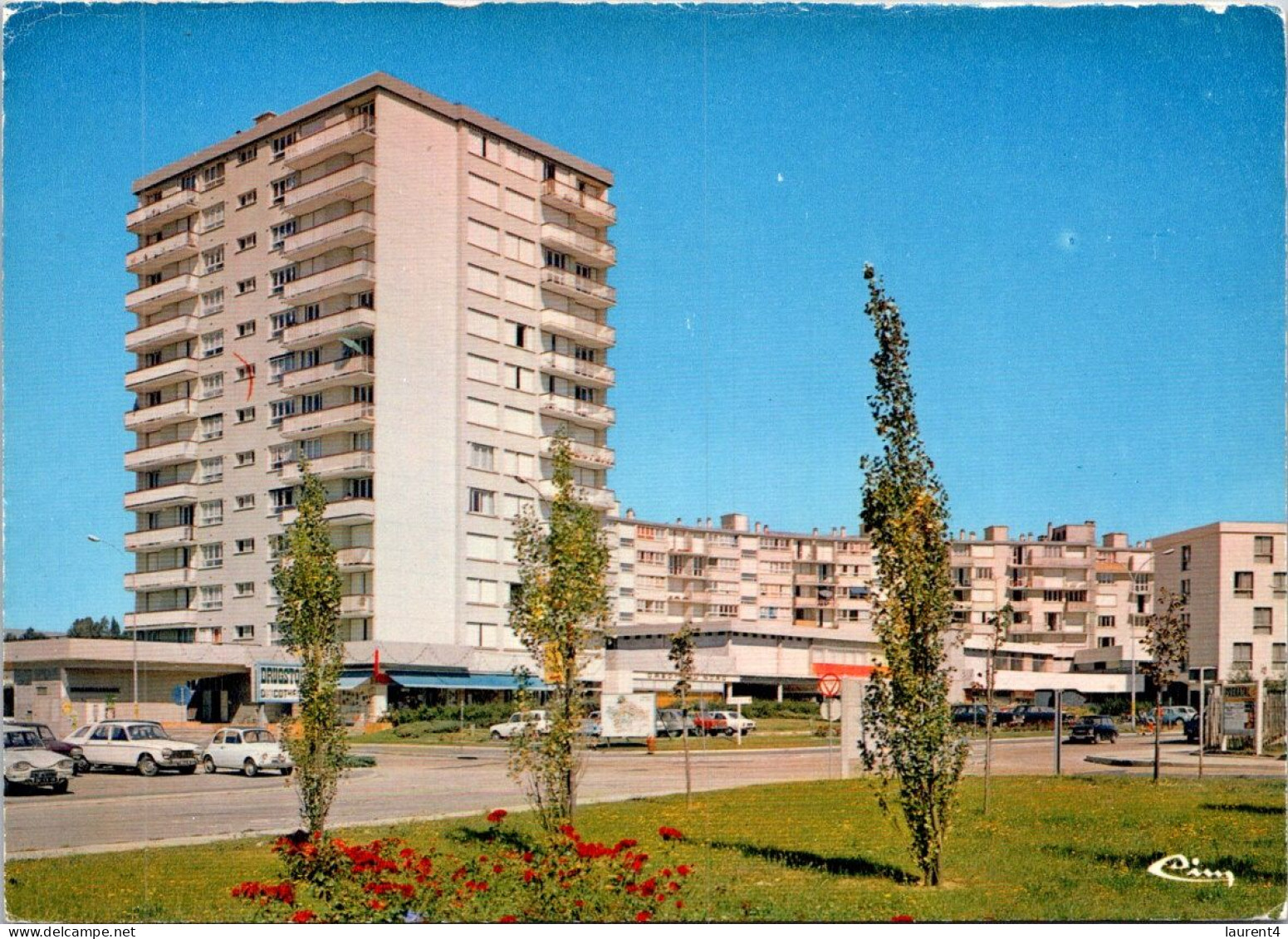 13-11-2023 (2 V 6) France - Centre Commercial De St Michel Sur Orge - Markthallen