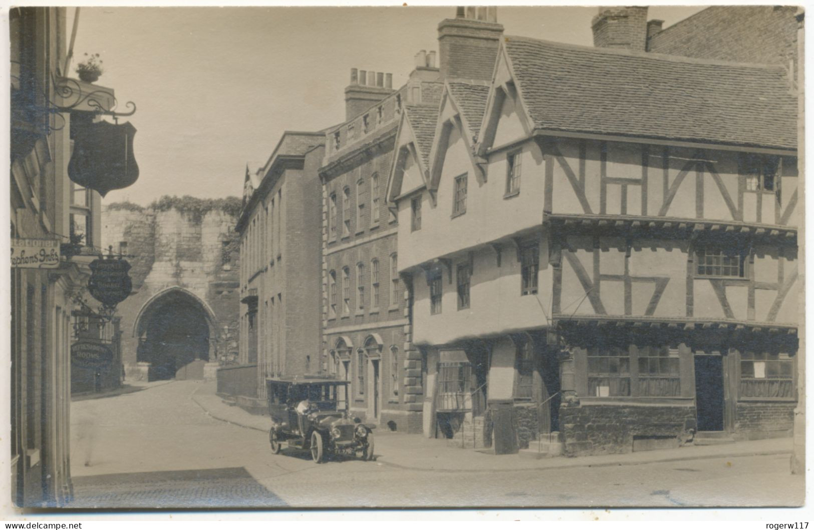 Exchequer Gate / Castle Hill, Lincoln - Lincoln