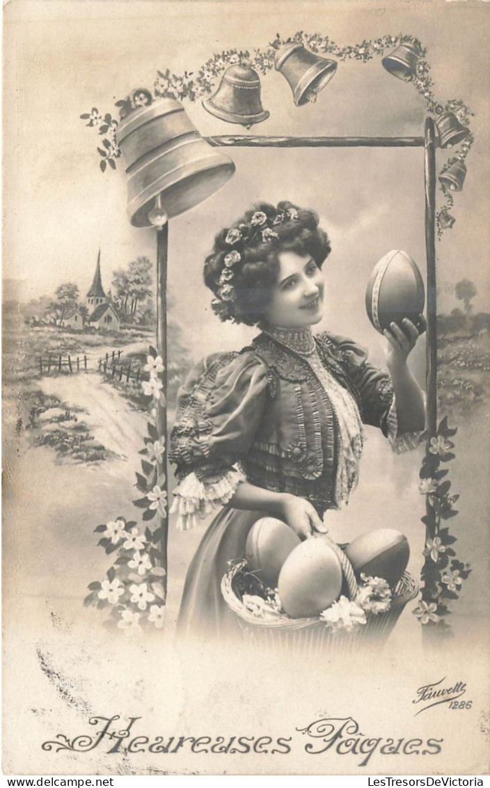 FÊTES ET VOEUX - Heureuses Pâques - Femme Avec Un Oeuf De Pâques - Cloches - Carte Postale Ancienne - Pâques