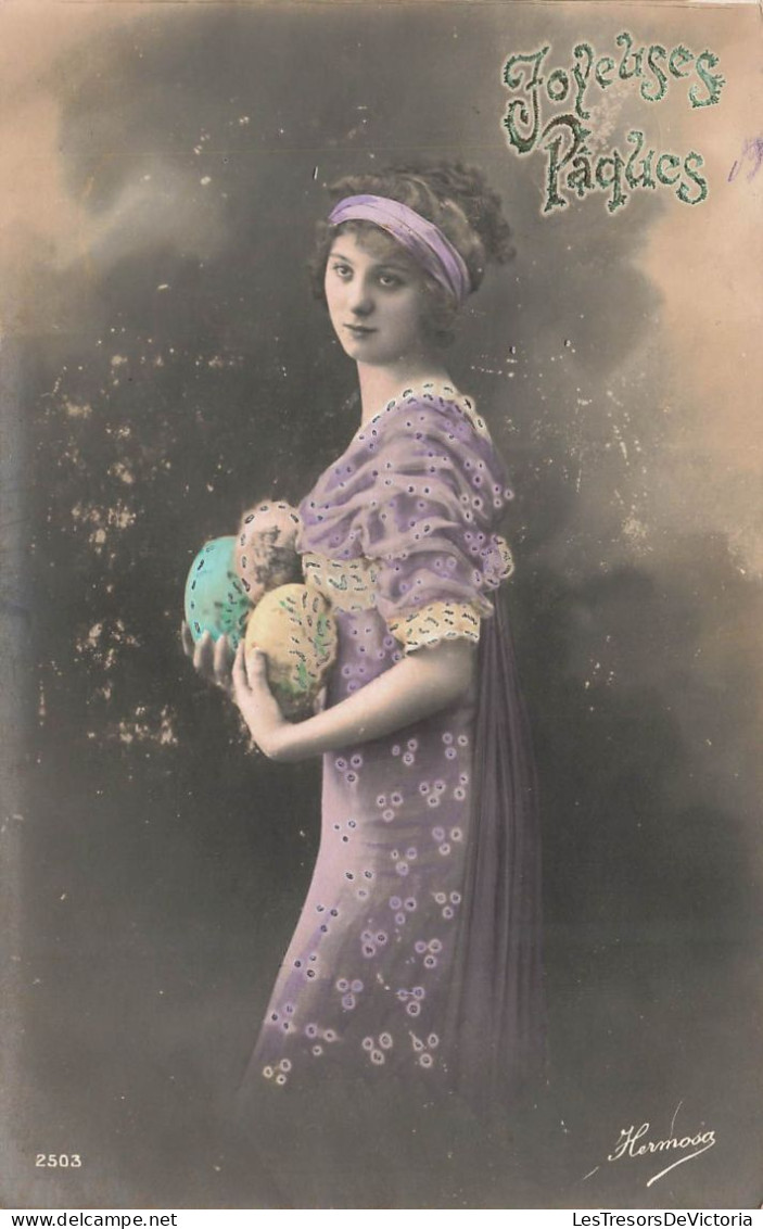 FÊTES ET VOEUX - Joyeuses Pâques - Une Femme Avec Des œufs De Pâques - Colorisé - Carte Postale Ancienne - Pasen