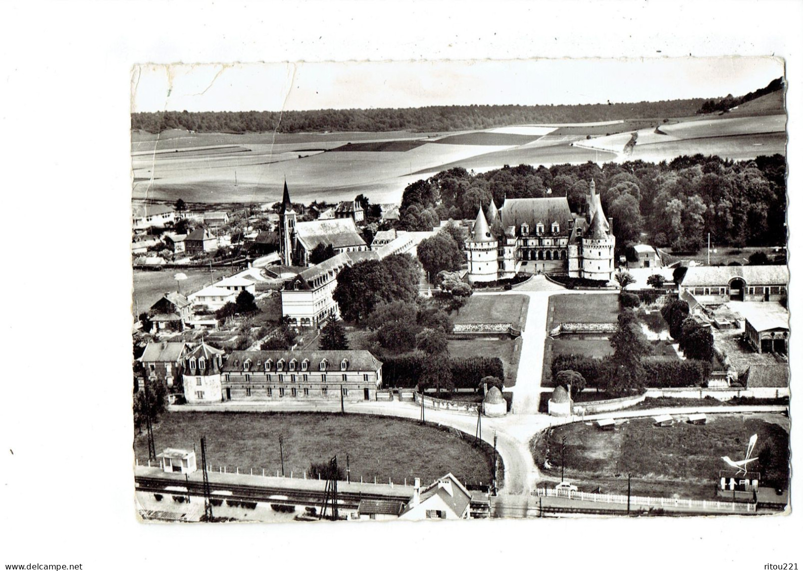 Cpm - 76 -  Mesnières-en-Bray - Chateau - 1964 -- Lapie 10 - Tour - Chemin De Fer Passage à Niveau Barrière - Mesnières-en-Bray