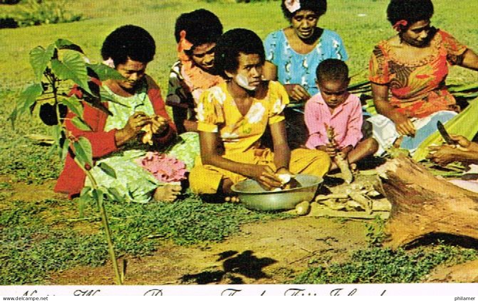 Fidji Fiji Carte Postale Postcard Native Women Prepare Food Roof Bure Neuve BE - Figi
