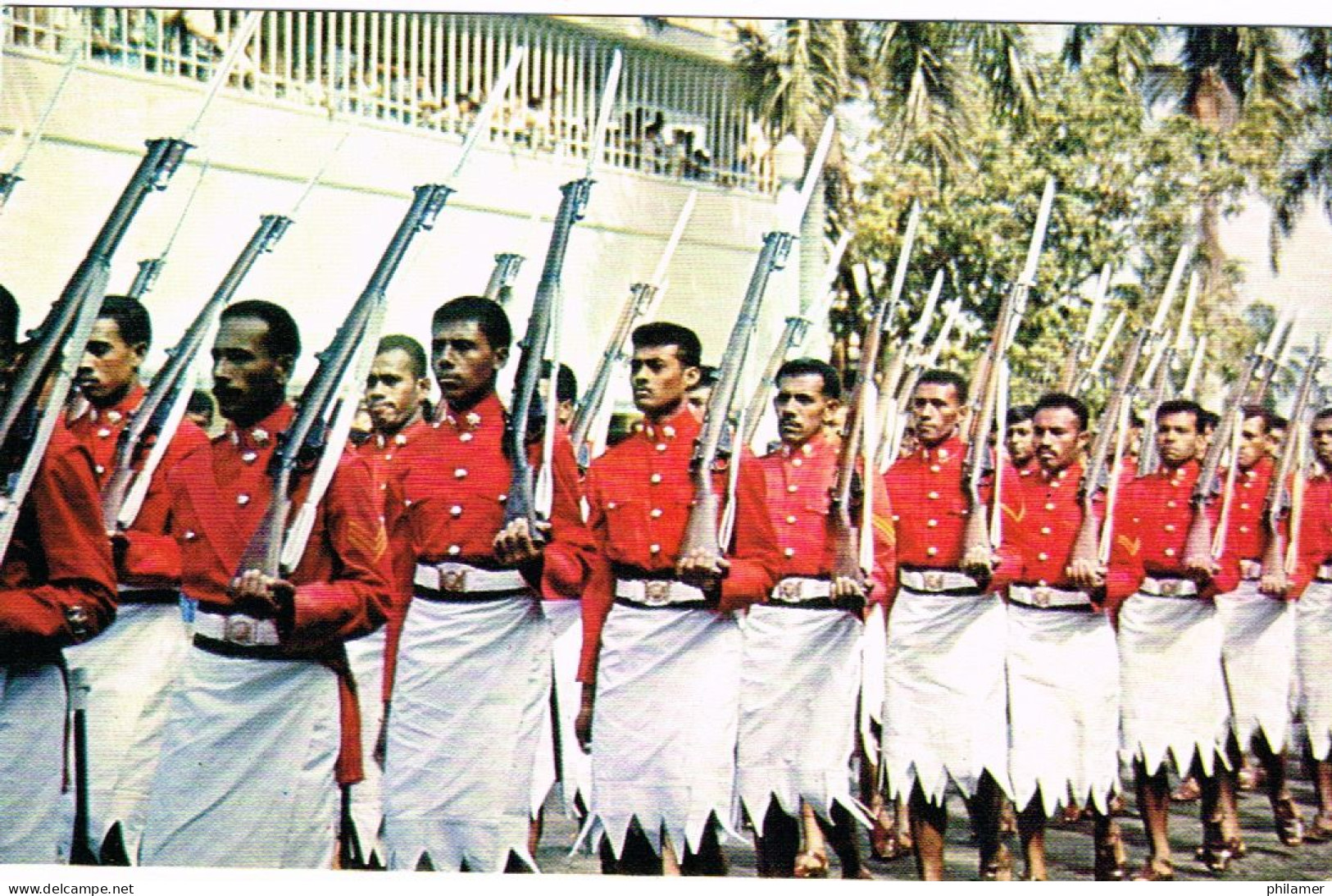 Fidji Fiji Carte Postale Postcard Royal Military Force On The March Scarlet Jacket White Sulu Uniforme Neuve BE - Fiji