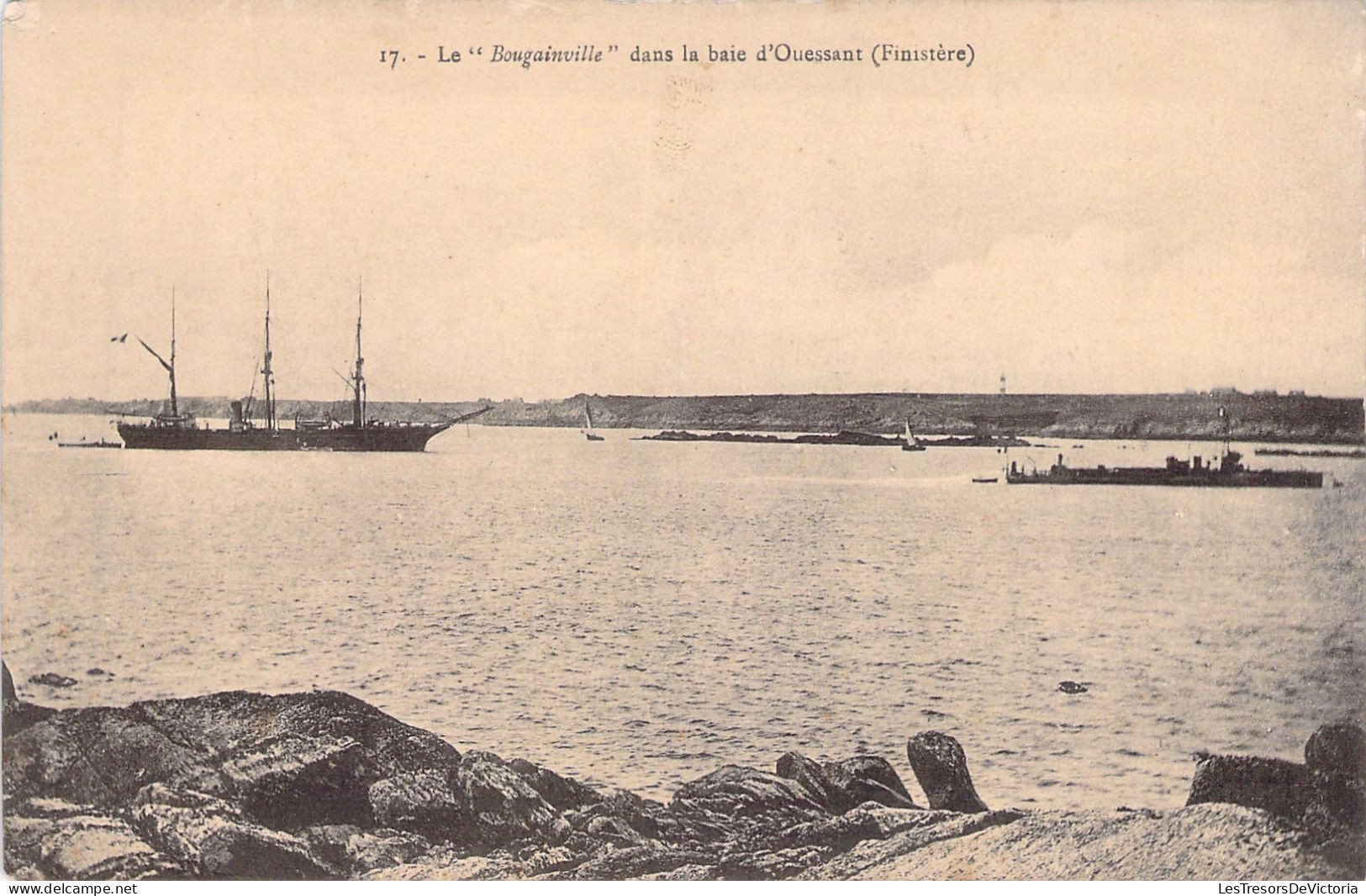 FRANCE - Le Bougainville Dans La Baie D'ouessant - Finistere - Bateau - Carte Postale Ancienne - Ouessant