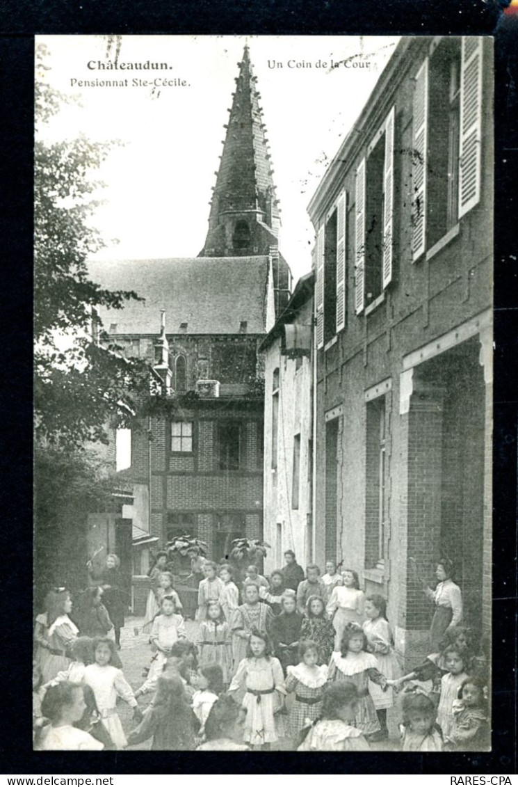 28 CHATEAUDUN - 3 CPA - Pensionnat Saint Cécilé , Un Coin De La Cours / En Récréation / Cour De Récréation - TTB - Chateaudun