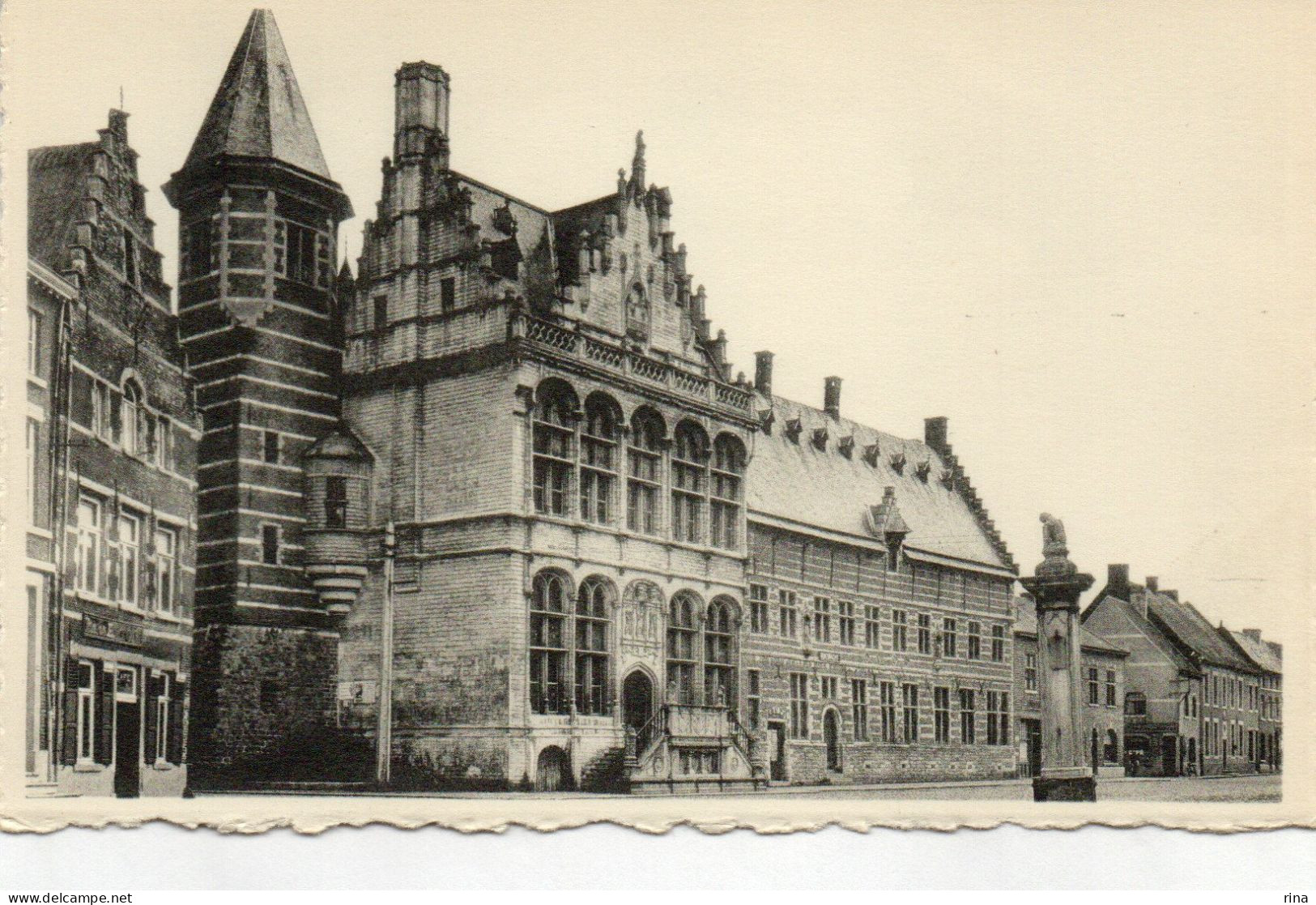Zoutleeuw Stadhuis En Rijkswacht (oude Halle) - Zoutleeuw