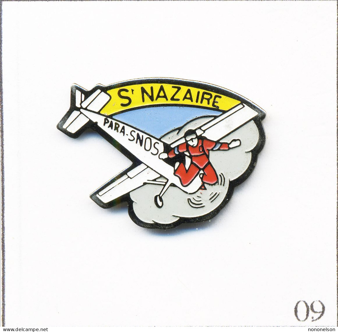 Pin's Parachutisme / Club SNOS (Saint-Nazaire Olympique Sportif) De St Nazaire (44). Non Est. Métal Peint. T712-09 - Paracaidismo